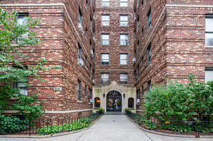 DeWitt Clinton in Long Island City, NY - Foto de edificio - Building Photo