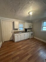 402 N Pryor St in Gastonia, NC - Building Photo