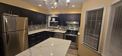 76 Renaissance Dr in Clifton, NJ - Building Photo - Building Photo