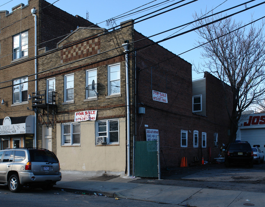 428 Monroe St in Passaic, NJ - Building Photo