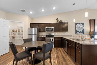 Redwood Reynoldsburg in Reynoldsburg, OH - Building Photo - Building Photo