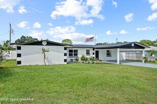 1108 Vineland St in Cocoa, FL - Building Photo
