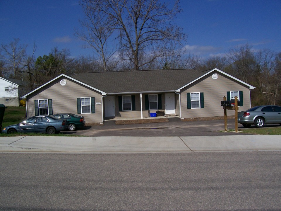 2001 Vienna Rd in Rolla, MO - Building Photo