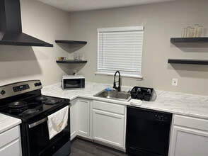 Room in House on Newberry Trail in Decatur, GA - Building Photo - Building Photo