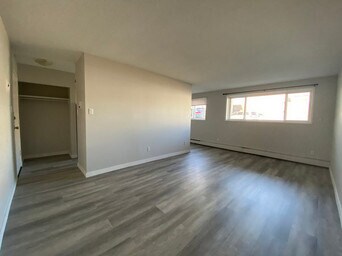 Darren Manor in Edmonton, AB - Building Photo - Building Photo