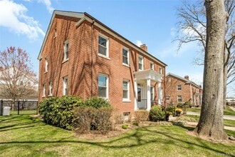 312 Ellington Ave E in Garden City, NY - Building Photo - Building Photo