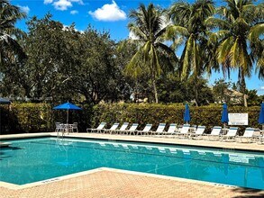 1543 Barcelona Way in Weston, FL - Building Photo - Building Photo