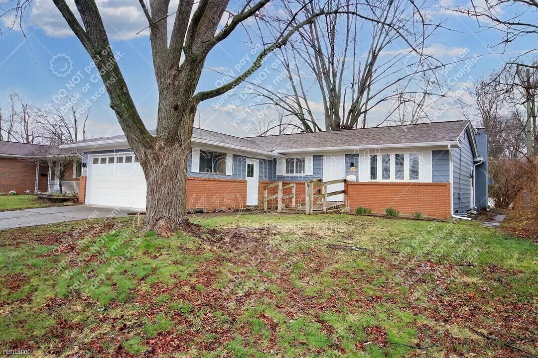 2158 Waldorf Rd in Columbus, OH - Building Photo