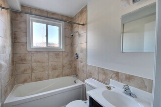 341 NoelUnit 1 in Moncton, NB - Building Photo - Building Photo