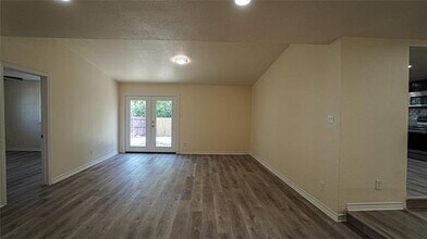 1221 Cove Dr in Garland, TX - Building Photo - Building Photo