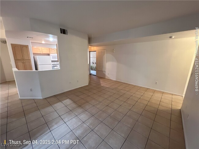 2050 W Warm Springs Rd in Henderson, NV - Building Photo - Building Photo