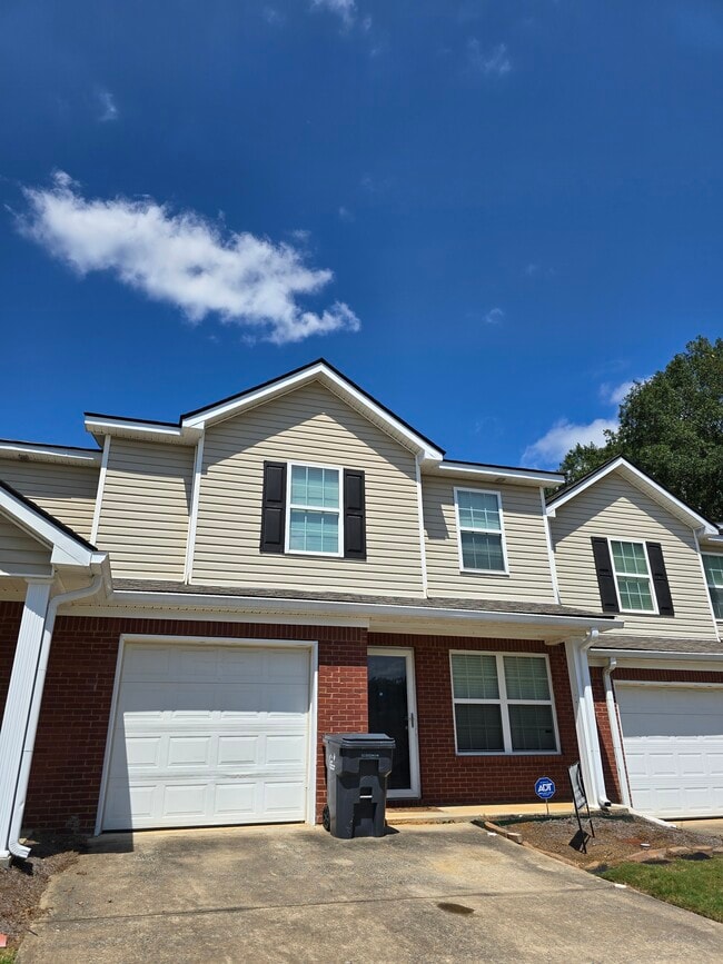 property at 333 Tara Commons Cir