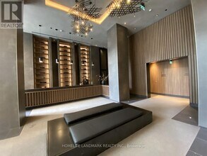 55 Charles St E in Toronto, ON - Building Photo - Building Photo