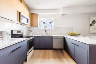 13461 Beach Ave in Marina Del Rey, CA - Building Photo - Building Photo