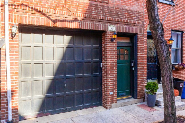 1935 Manning St in Philadelphia, PA - Building Photo - Building Photo