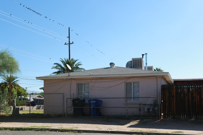 5202-5206A E Bellevue in Tucson, AZ - Building Photo - Building Photo