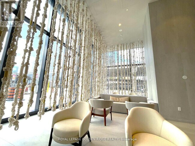 55-6755 Cooper St in Toronto, ON - Building Photo - Building Photo
