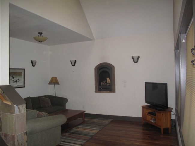 536 E Jefferson Ave in Sisters, OR - Building Photo - Building Photo