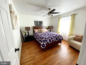 5705 Denfield Rd in Rockville, MD - Building Photo - Building Photo