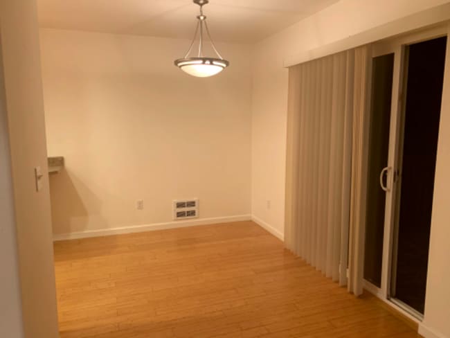 2112 Hamilton Ave in North Bend, OR - Foto de edificio - Building Photo