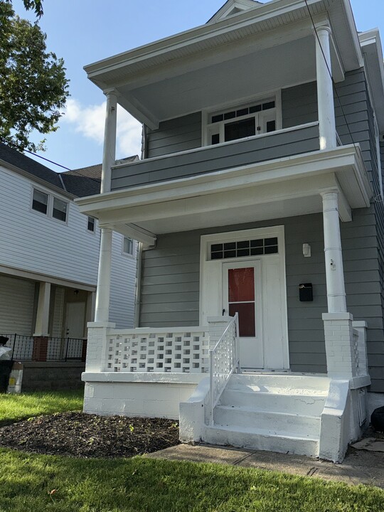 1908 Sherman Ave in Norwood, OH - Foto de edificio