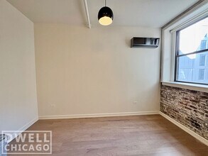 102 W Chicago Ave, Unit 1 in Chicago, IL - Building Photo - Building Photo