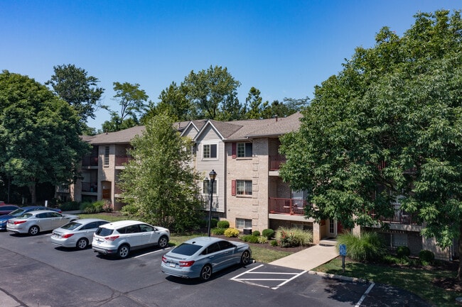 Abors of Northgate - Wonderful 2 Bedroom Apartments in Cincinnati, OH - Foto de edificio - Building Photo