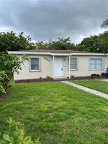 2450 Hayes St in Hollywood, FL - Building Photo