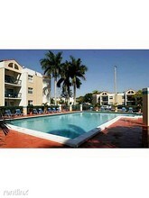 6288 NW 186th St-Unit -Apt 101 in Hialeah, FL - Foto de edificio - Building Photo