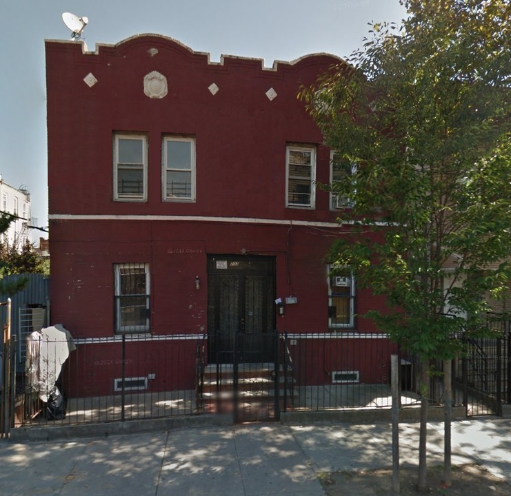 203 Montauk Ave in Brooklyn, NY - Building Photo