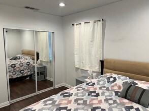 7766 N Glenoaks Blvd in Burbank, CA - Building Photo - Building Photo