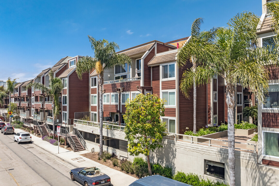 4050-4300 Via Dolce in Marina Del Rey, CA - Building Photo