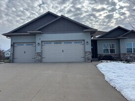 185 Locust Dr in North Liberty, IA - Building Photo