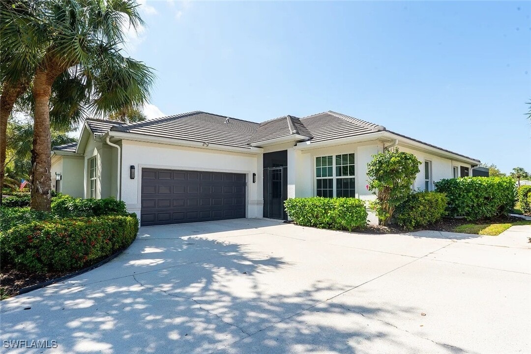 6770 Old Banyan Way in Naples, FL - Building Photo