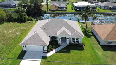 410 SE 1st Terrace in Cape Coral, FL - Foto de edificio - Building Photo