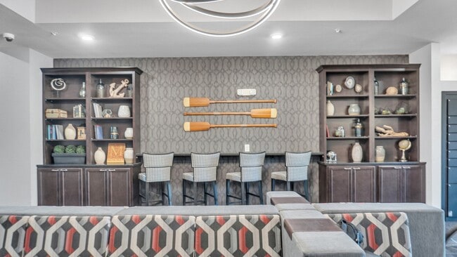 Overlook on the Creek in Minnetonka, MN - Building Photo - Building Photo