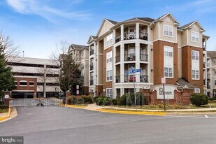 12937 Centre Park Cir in Herndon, VA - Building Photo