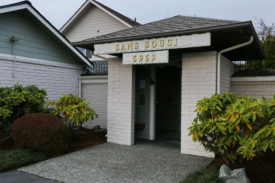 Sans Souci Condos in Tacoma, WA - Building Photo