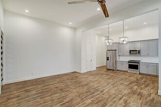 732 W 22nd St, Unit A in Houston, TX - Building Photo - Building Photo