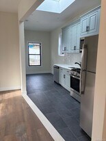 687 Nepperhan Ave in Yonkers, NY - Building Photo