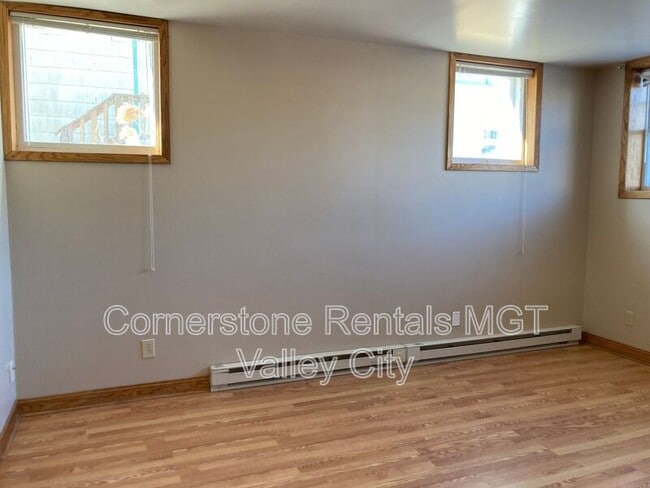 253 College St SE in Valley City, ND - Building Photo - Building Photo