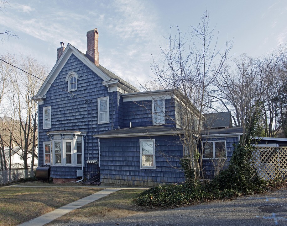 40 Scudder Ave in Northport, NY - Building Photo