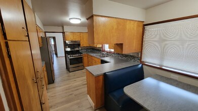 1302 Otter Ln in Oregon City, OR - Building Photo - Building Photo