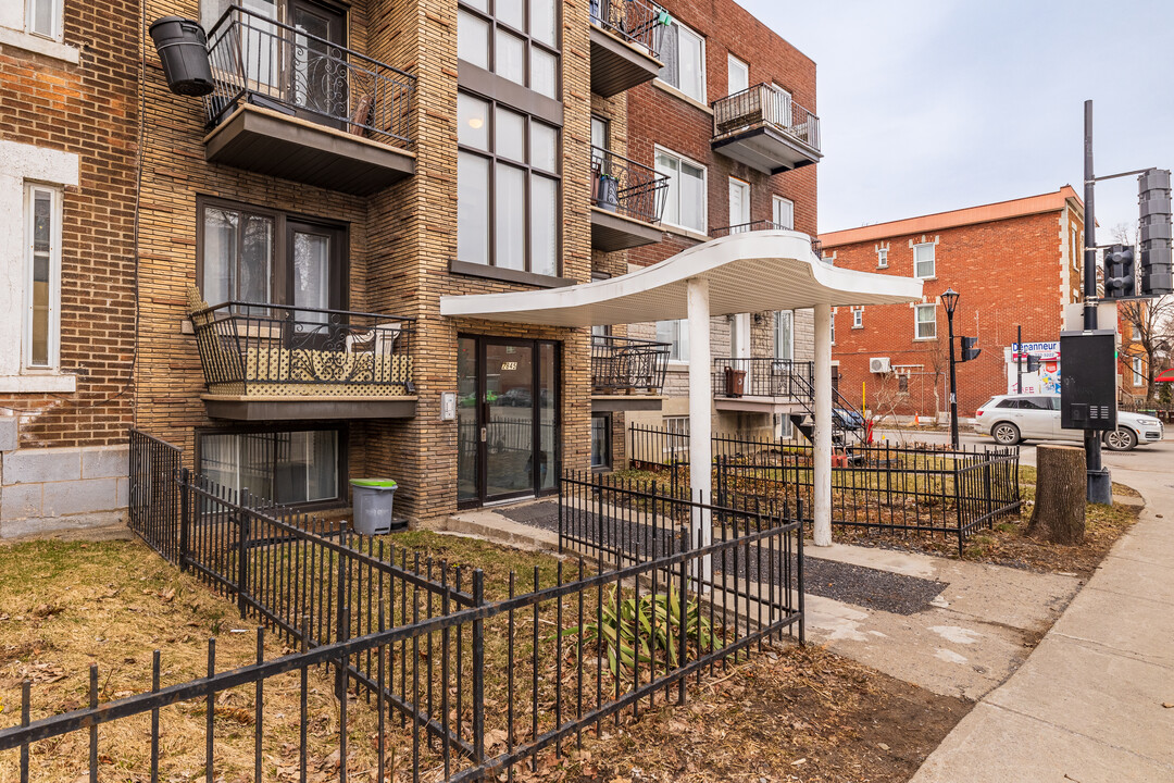 2845 Rosemont Boul in Montréal, QC - Building Photo