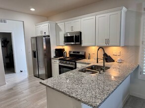 5864 Kobe Bryant St in El Paso, TX - Foto de edificio - Building Photo