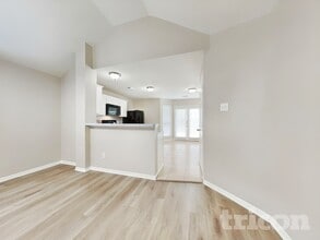 4907 Bryant Ridge Rd in Houston, TX - Foto de edificio - Building Photo