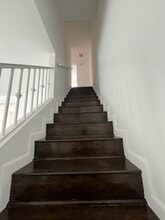 18550 Hatteras St in Tarzana, CA - Building Photo - Building Photo
