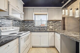 1950 Spenwick Dr in Houston, TX - Building Photo - Building Photo