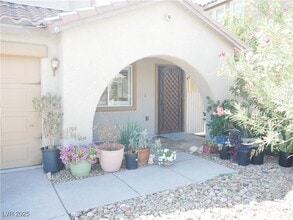 6051 W Dewey Dr in Las Vegas, NV - Building Photo - Building Photo