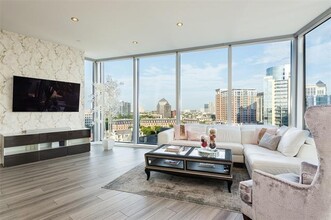 2900 McKinnon St in Dallas, TX - Building Photo - Building Photo